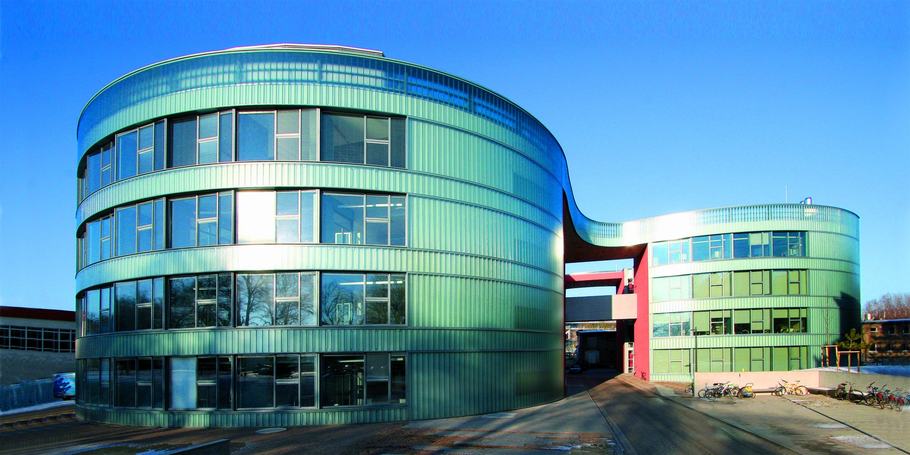 Das Biomedizinische Forschungszentrum in Rostock ist teilweise über den Zuwendungsbau entstanden (Gebäudeteil links). © 2006 Betrieb für Bau und Liegenschaften Mecklenburg-Vorpommern