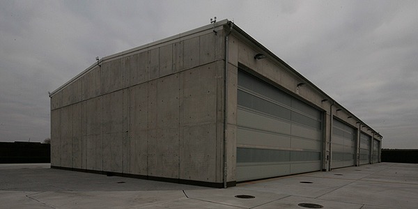 Die neue Halle in Sichtbeton © 2012 Betrieb für Bau und Liegenschaften Mecklenburg-Vorpommern