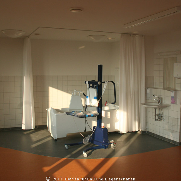 Physiotherapie mit therapeutischen Wannenbad © 2013 Betrieb für Bau und Liegenschaften Mecklenburg-Vorpommern