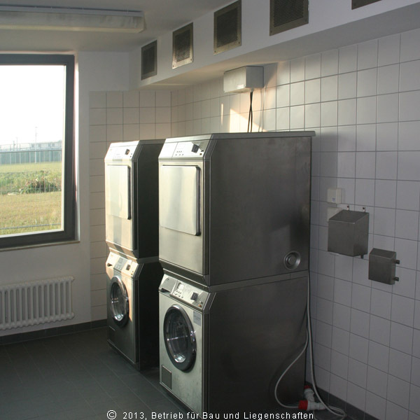 Waschmaschinen- und Trockenraum für die Gefangenenkleidung © 2013 Betrieb für Bau und Liegenschaften Mecklenburg-Vorpommern