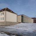 Karreegebäude - alt und neu im Vordergrund. Im Hintergrund (rechts am Rand) steht das Laborgebäude. © 2014 Betrieb für Bau und Liegenschaften Mecklenburg-Vorpommern