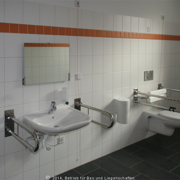 Behinderten-WC. © 2014 Betrieb für Bau und Liegenschaften Mecklenburg-Vorpommern