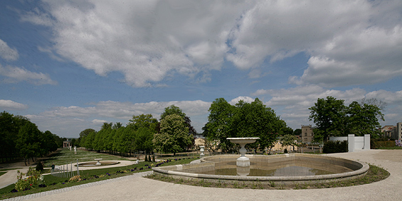 Blick vom Schlossberg über die Brunnen in die Mittelachse der barocken Gartenanlage. © 2014 Betrieb für Bau und Liegenschaften Mecklenburg-Vorpommern