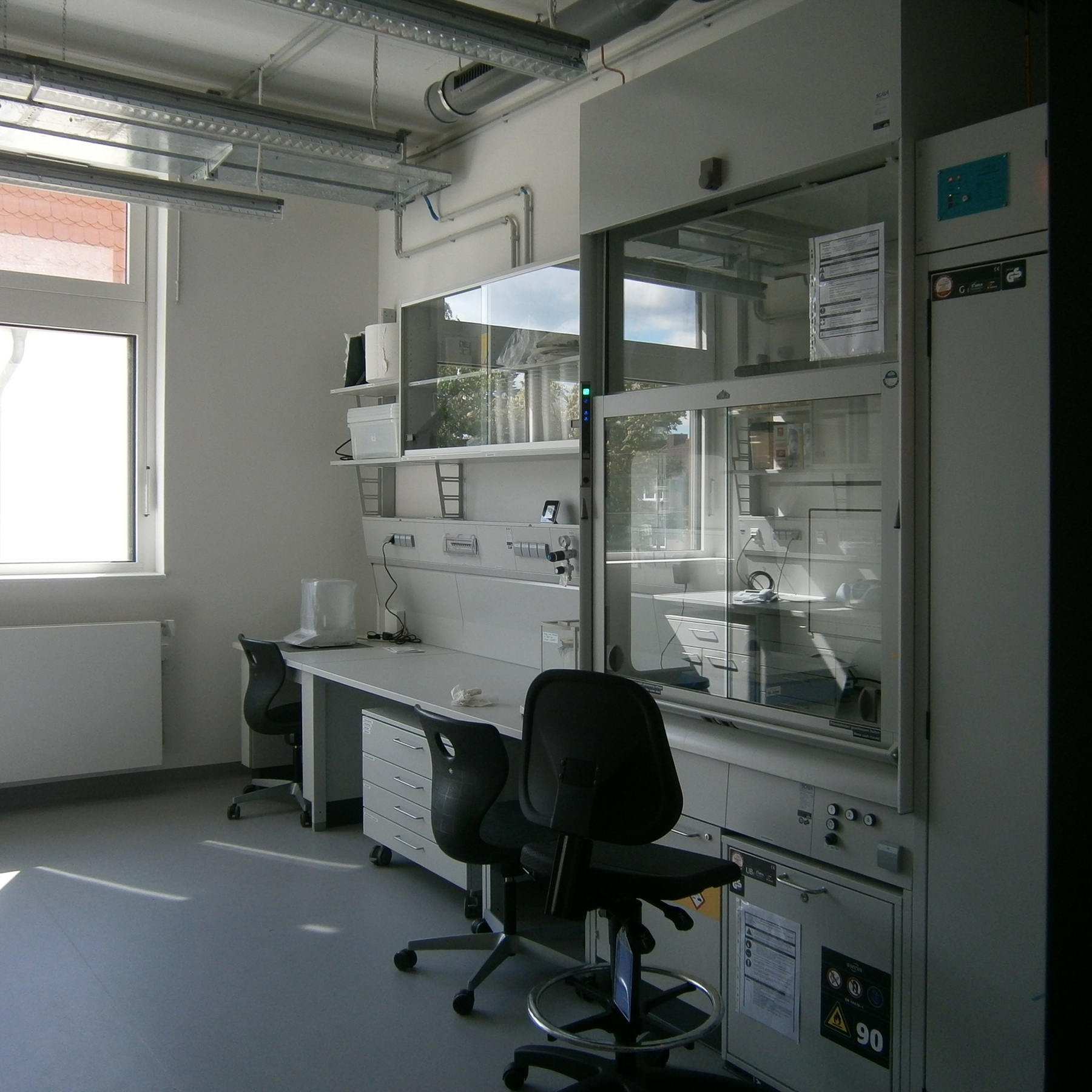 Blick in einen Laborraum © 2015 Betrieb für Bau und Liegenschaften Mecklenburg-Vorpommern
