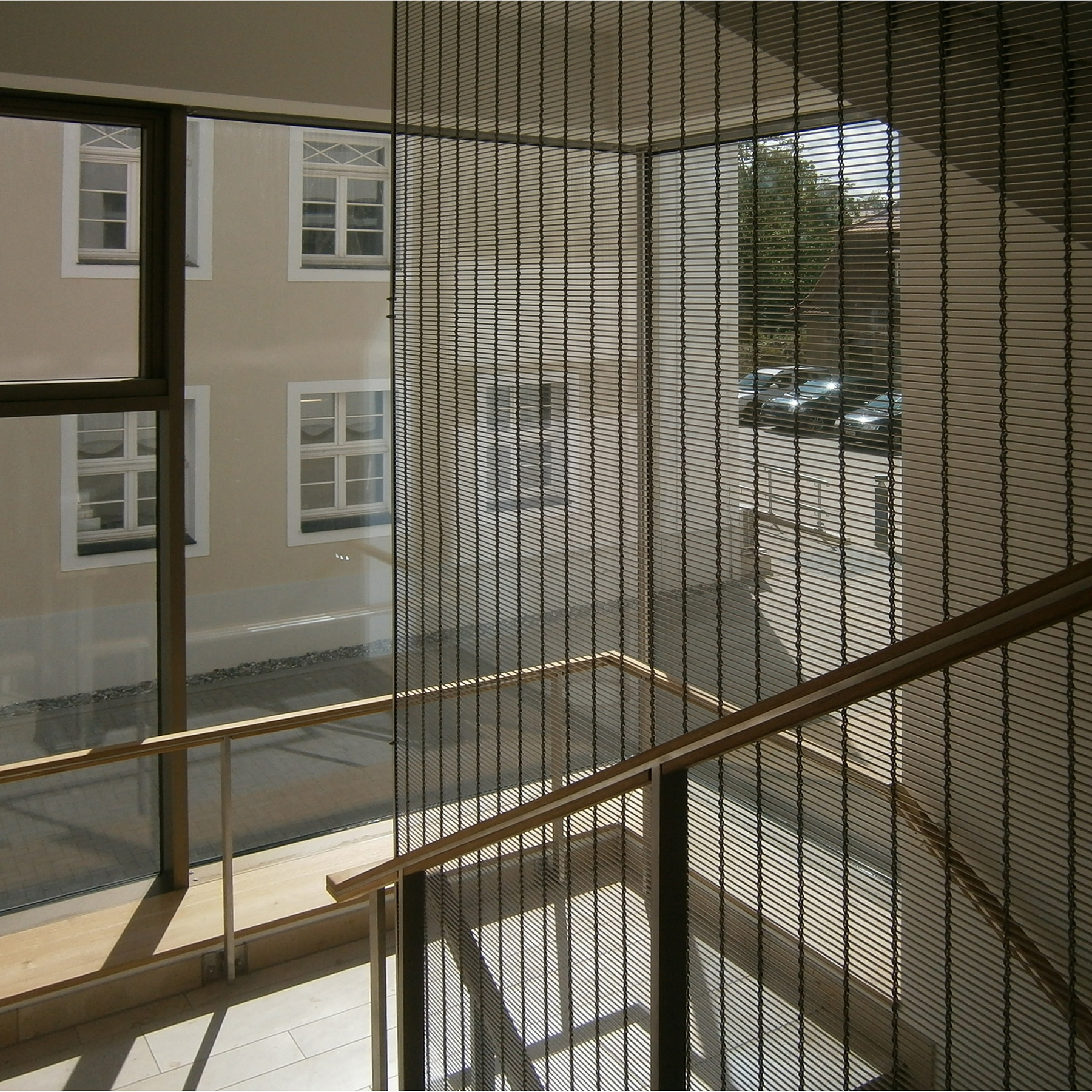 lichtdurchflutetes Treppenhaus mit großflächiger Verglasung © 2015 Betrieb für Bau und Liegenschaften Mecklenburg-Vorpommern
