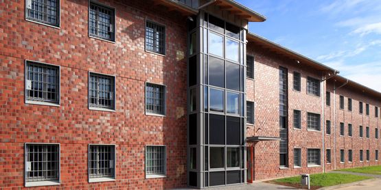 Ansicht des Neubaus Hafthaus H © 2015 Christoph Edelhoff im Auftrag dhbt Architekten aus Kiel Ansicht des Neubaus Hafthaus H © 2015 Christoph Edelhoff im Auftrag dhbt Architekten aus Kiel
