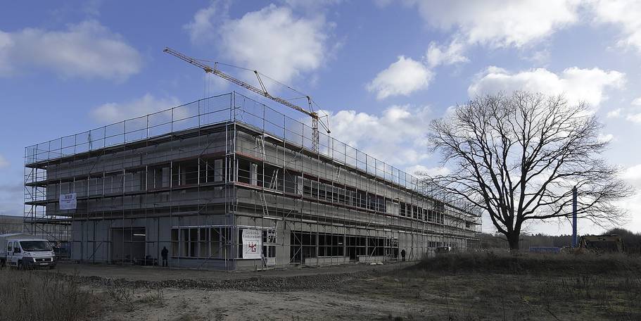 Blick auf den Rohbau des Wirtschafts- und Betreuungsgebäudes © 2016 Betrieb für Bau und Liegenschaften Mecklenburg-Vorpommern