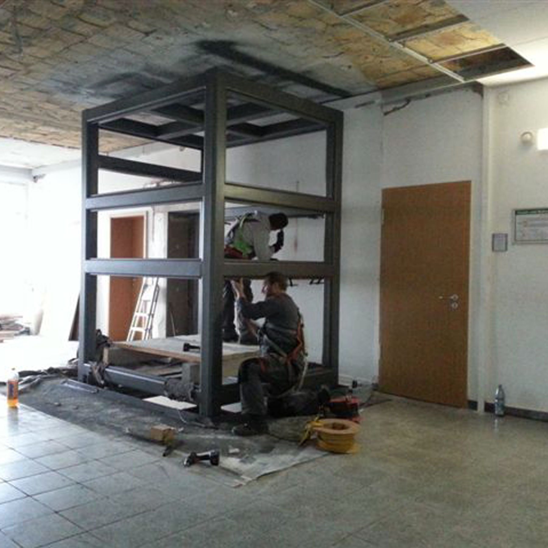 Montage der Aufzugsstahlkonstruktion © 2016 Betrieb für Bau und Liegenschaften Mecklenburg-Vorpommern