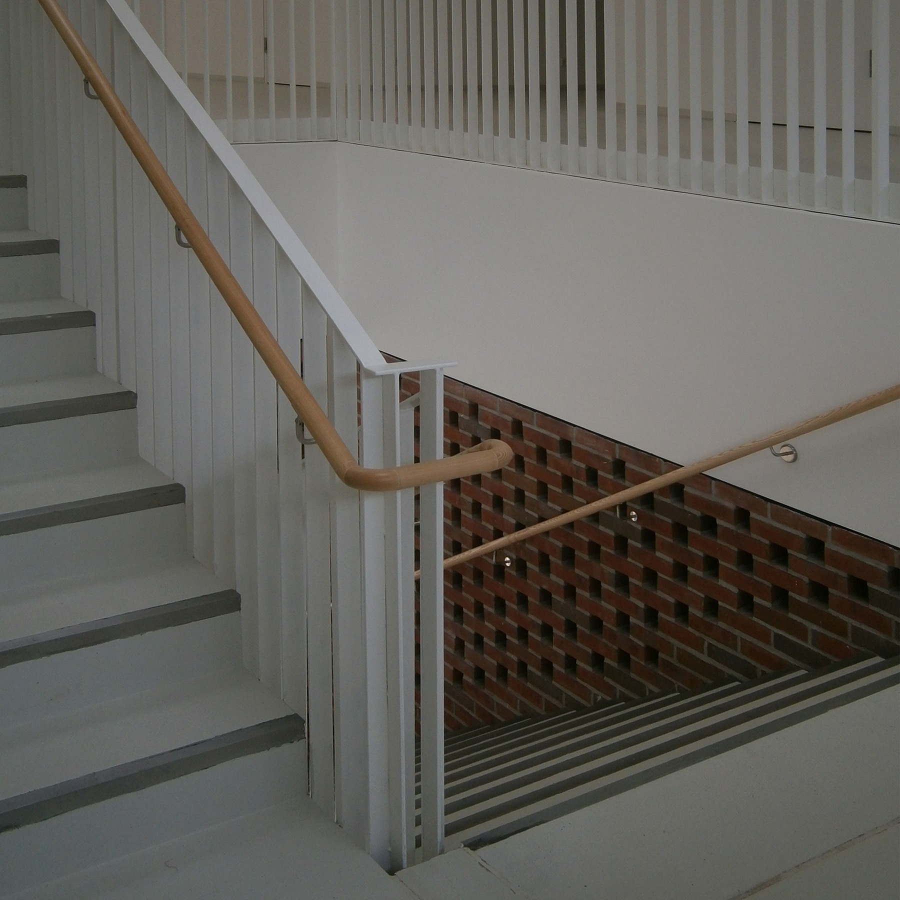 Hörsaalgebäude, Treppenaufgang zum Obergeschoss © 2016 Betrieb für Bau und Liegenschaften Mecklenburg-Vorpommern