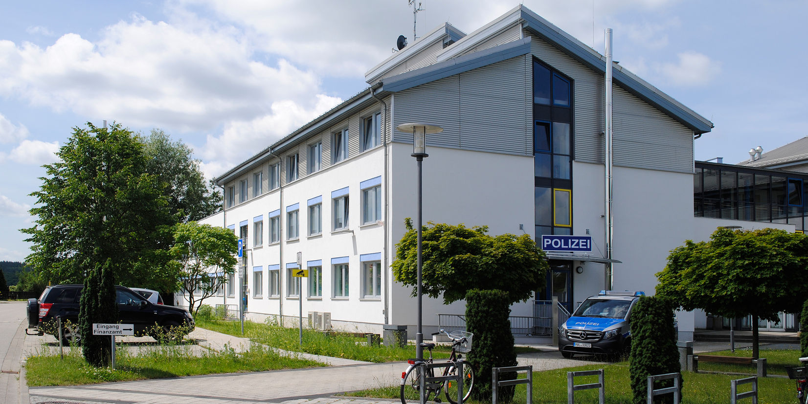 Gebäudeansicht des Polizeirevieres am neuen Standort in Malchin © 2017 Betrieb für Bau und Liegenschaften Mecklenburg-Vorpommern