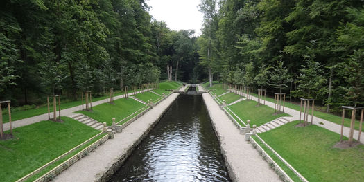 Die Wälle am Kanal zwischen Steinerner Brücke und Mönch nach der Restaurierung. © 2018 Betrieb für Bau und Liegenschaften Mecklenburg-Vorpommern