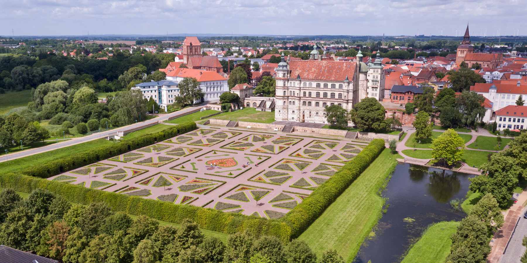 Luftaufnahme Schloss Güstrow und Schlossgarten im August 2017 © 2017 Jörn Tirgrath, Röbel/Müritz