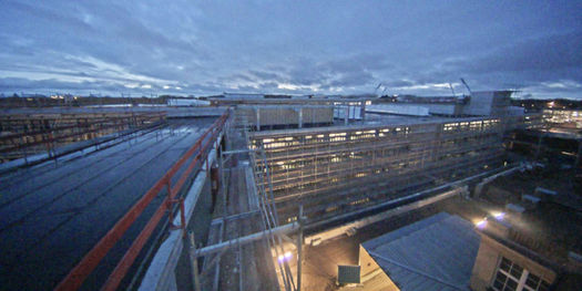 Blick vom Perioperativen Zentrum, das der BBL M-V bereits 2005 fertigstellte, auf den Baukörper ZMF im Januar 2018. © 2018 Betrieb für Bau und Liegenschaften Mecklenburg-Vorpommern