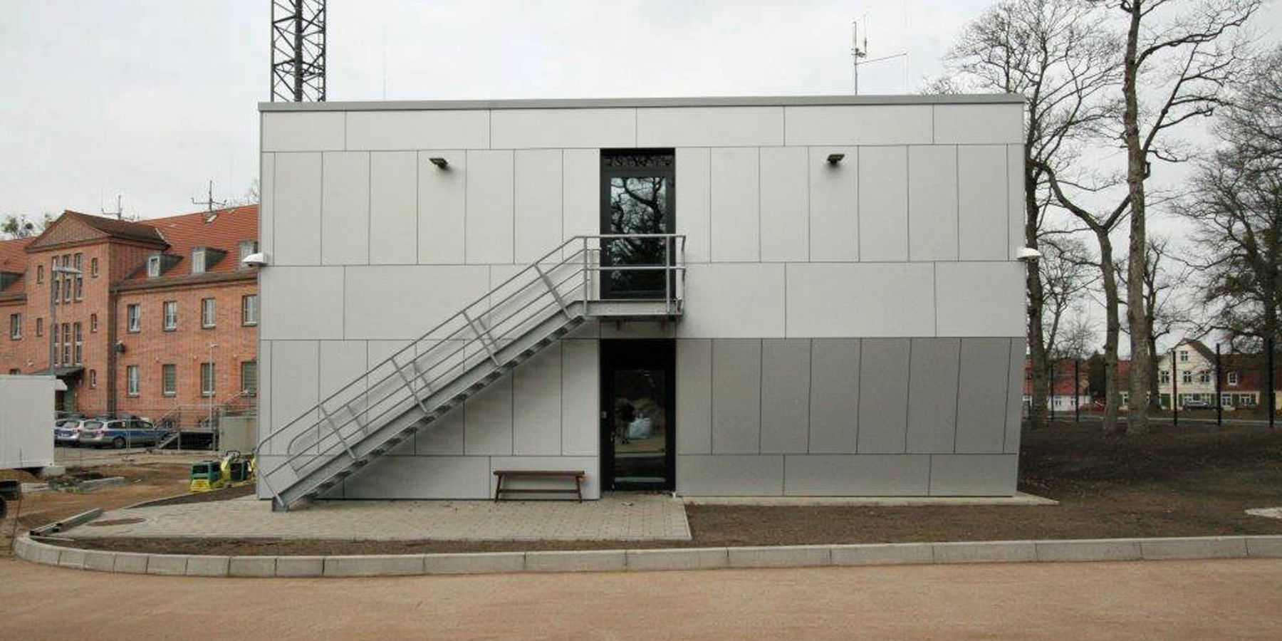 Seiteneingang mit Außentreppe © 2019 Betrieb für Bau und Liegenschaften Mecklenburg-Vorpommern