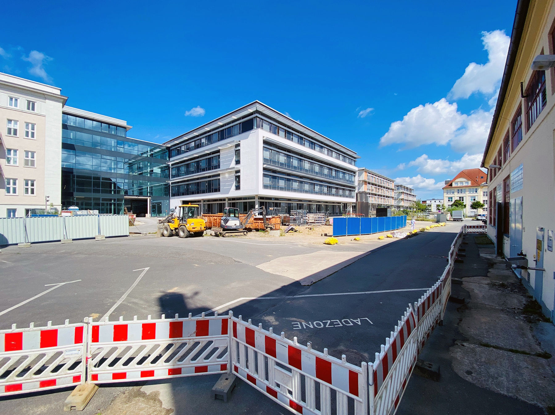 Südfassade des ZMF ist fertig. Im Herbst 2020 werden im 3. Obergeschoss die ersten Patienten liegen. © 2020 Christian Hoffmann, FM MV