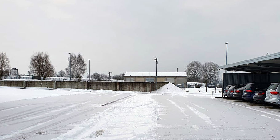 Die Parkplätze wurden vom Schnee befreit. © 2021 SBL Schwerin