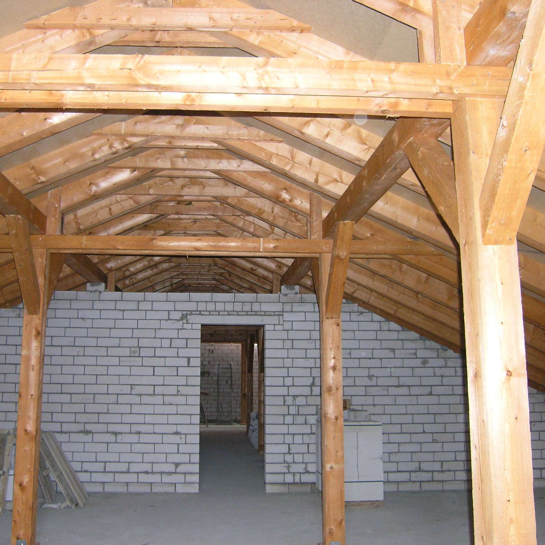 Blick in das Dachgeschoss auf den zimmermannsmäßig errichteten Dachstuhl © 2007 Betrieb für Bau und Liegenschaften Mecklenburg-Vorpommern