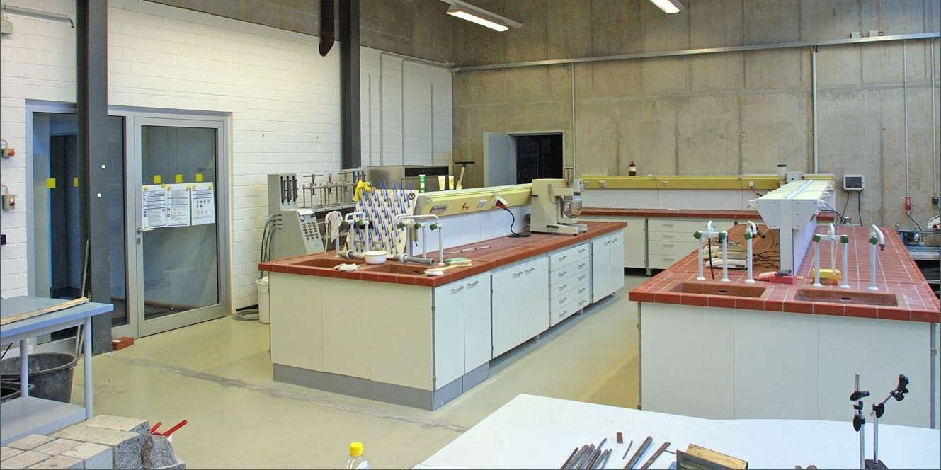 Blick in ein Labor im Haus 2 © 2009 Betrieb für Bau und Liegenschaften Mecklenburg-Vorpommern