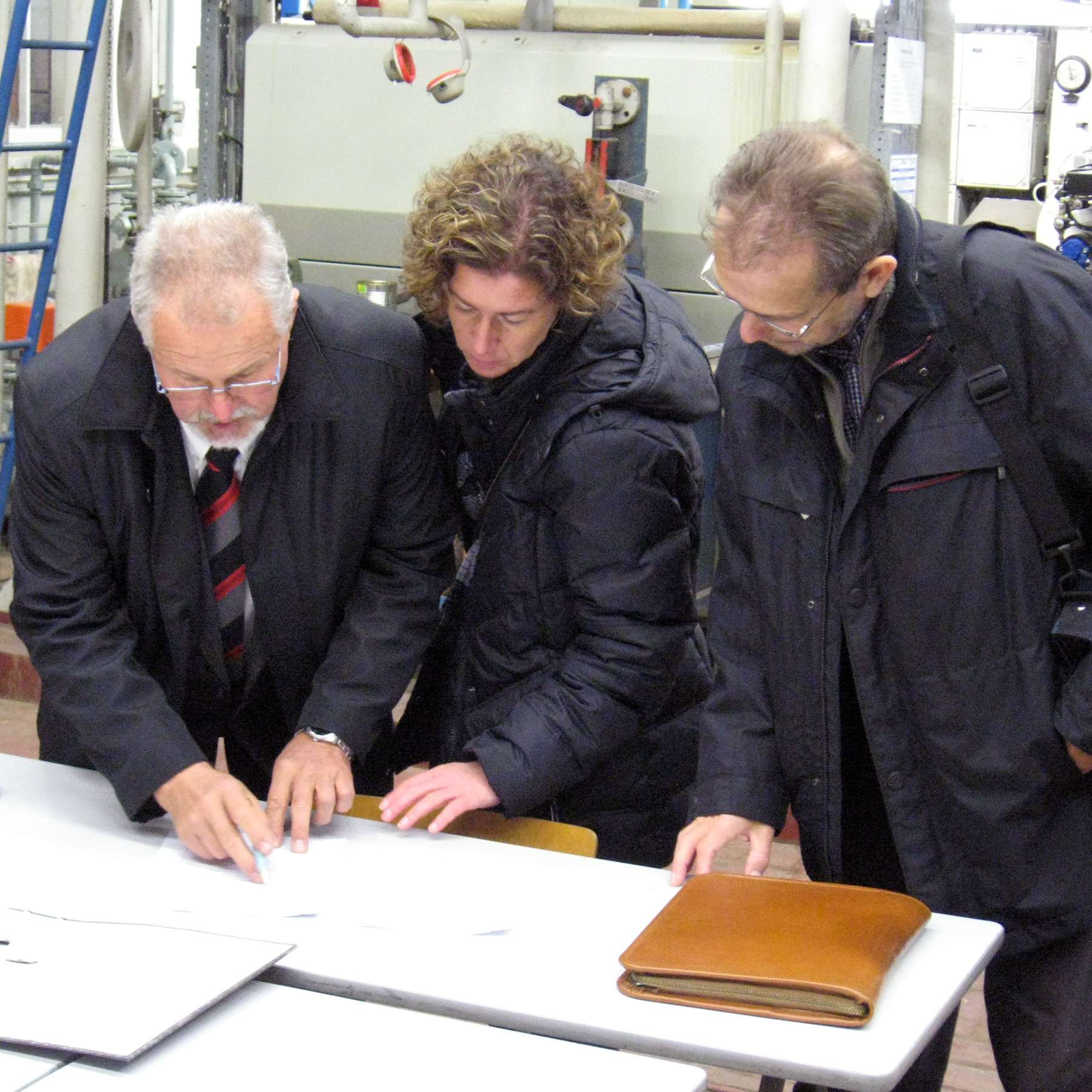 Unterschrift auf dem Vertrag zur Übergabe © 2009 Betrieb für Bau und Liegenschaften Mecklenburg-Vorpommern