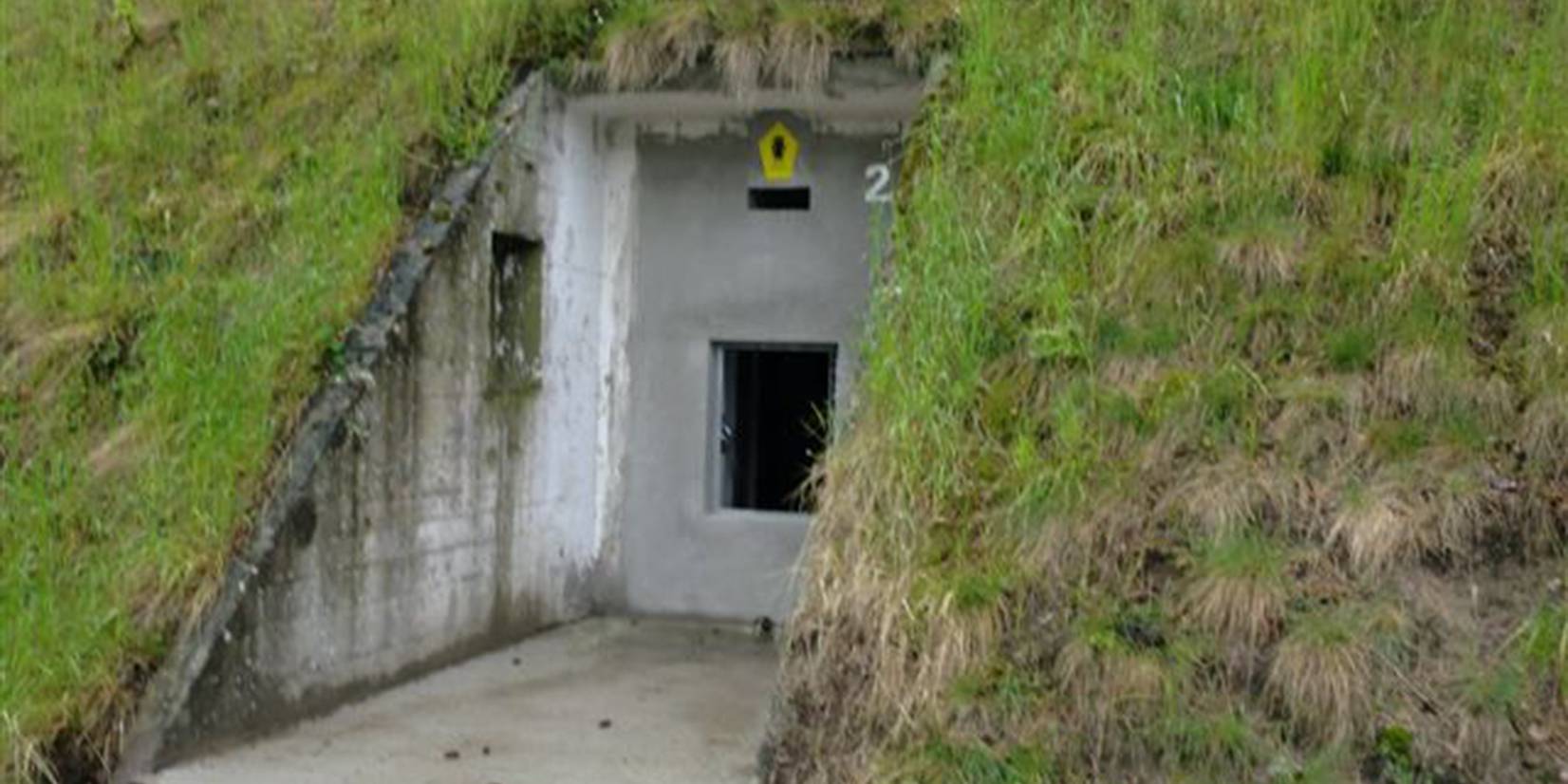 Blick auf einen Bunker des ehemaligen  Munitionsdepots © 2010 BBL M-V