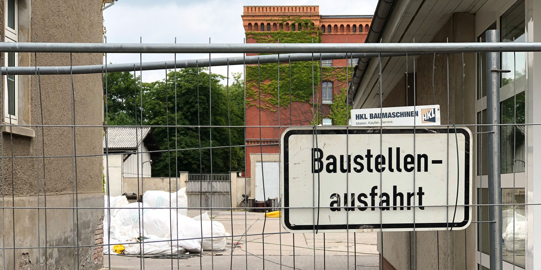 Die Baustelle in der Brinkstraße ist Mitte des vergangenen Jahres eingerichtet worden. Geplante Bauzeit sind 30 Monate. © 2018 Betrieb für Bau und Liegenschaften Mecklenburg-Vorpommern