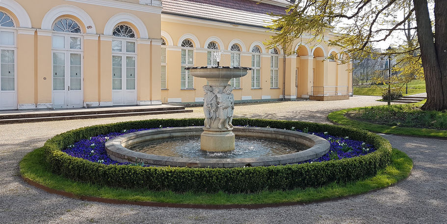 Der Brunnen an der Orangerie sprudelt wieder. © 2019 Betrieb für Bau und Liegenschaften Mecklenburg-Vorpommern