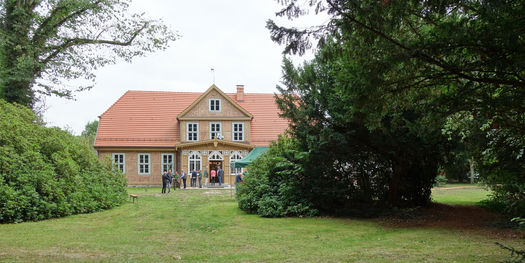 Das sanierte Forsthaus erstrahlt wieder neu in seiner ganzen Ansicht. © 2019 Betrieb für Bau und Liegenschaften Mecklenburg-Vorpommern