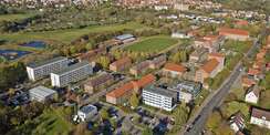Von oben betrachtet: Das Areal der Fachhochschule für öffentliche Verwaltung, Polizei und Rechtspflege in Güstrow. © 2019 Jens Tirgrath, copter-drone