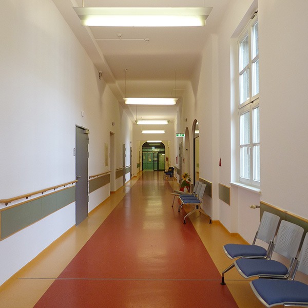 Alle Maler-, Decken- und Türenarbeiten wurden zur Zufriedenheit des Vorstandes und der zukünftigen Nutzers durchgeführt. © 2020 Universitätsmedizin Rostock