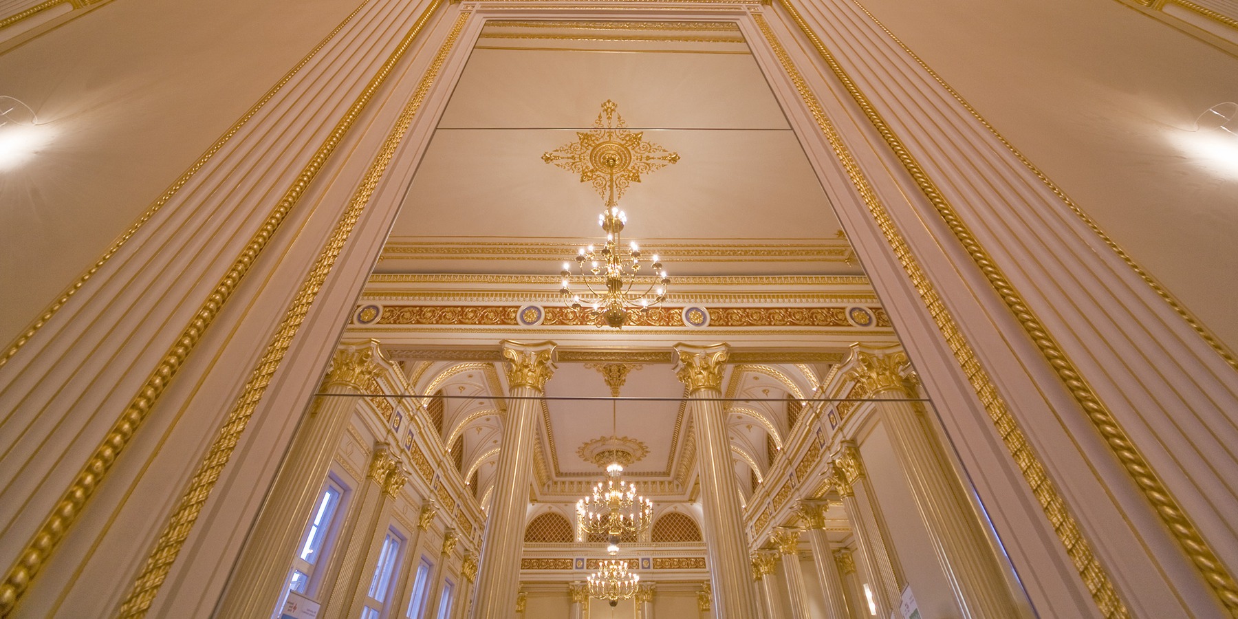 Spieglein, Spieglein an der Wand, der Goldene Saal ist einer der schönsten im ganzen Land. © 2020 Christian Hoffmann, FM M-V