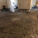 Bei den Abbrucharbeiten am Fußboden wurde Pflaster aus Terrakotta aus der Zeit um 1844 gefunden. © 2021 SBL Neubrandenburg