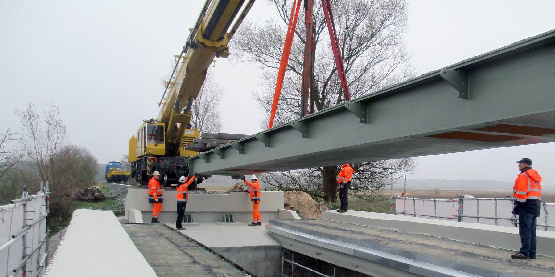 09.11.2020 - Lastenträger! Die Brückenteile werden eingesetzt. © 2021 SBL Rostock
