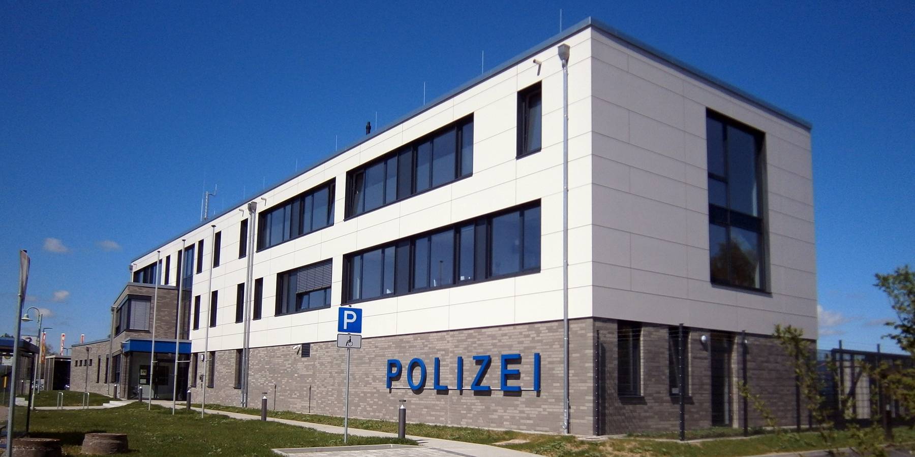 Neubau für die Polizei in Sanitz ist errichtet © 2021 SBL Rostock
