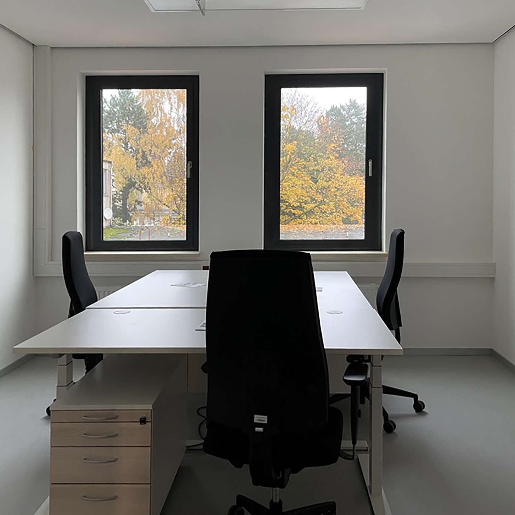 Blick in ein Büro im 1.Obergeschoss © 2022 Heike Wehrle, SBL Rostock
