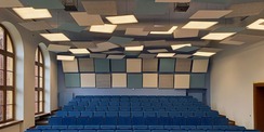 Blick in den historischen  modern ausgestatteten Hörsaal © 2022 KEBE + SCHOBERTH Dipl.-Ing. Arch. TU-SIA  Berlin