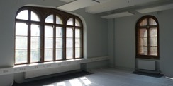 Blick in einen zukünftigen Seminarraum - auch wenn noch einige Restarbeiten erforderlich sind, ist doch der historische Charme dieser Räume bereits wieder spürbar © 2022 SBL Greifswald