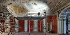 Restaurierungsarbeiten der Putzmalerei im Roten Saal © 2022 SBL Neubrandenburg