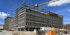Der Rohbau des Erweiterungsbaus Haus 4 wurde im September 2022 und damit zwei Monate früher als geplant fertiggestellt. © 2022 SBL Neubrandenburg