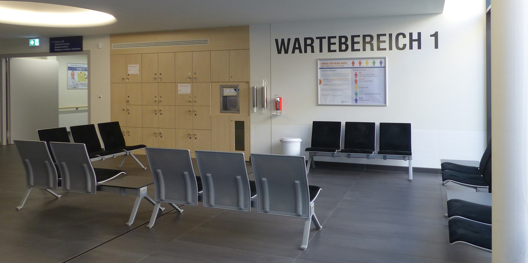 Wartebereich für gehfähige Patienten im Erdgeschoss © 2019 Betrieb für Bau und Liegenschaften Mecklenburg-Vorpommern