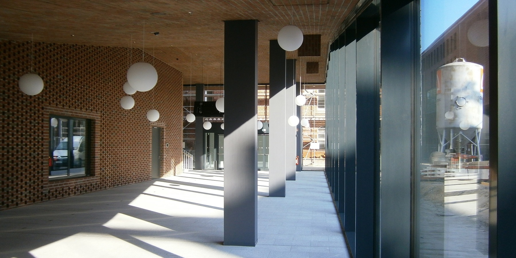 Hörsaalgebäude - Foyer im Erdgeschoss © 2016 Betrieb für Bau und Liegenschaften Mecklenburg-Vorpommern