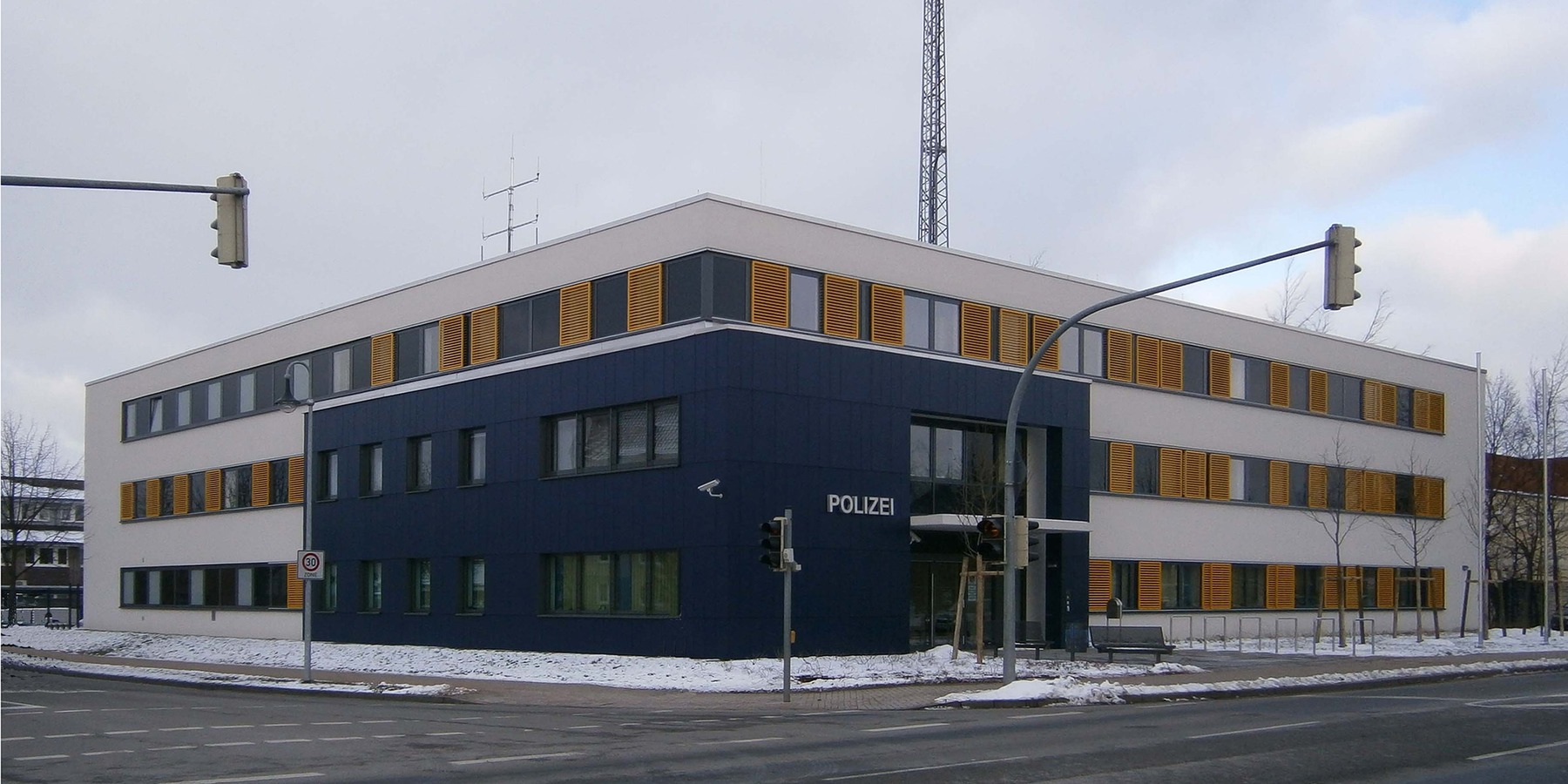 Blick von Südosten auf den Neubau des Polizei-Zentrums in der Wolgaster Chausseestraße © 2013 Betrieb für Bau und Liegenschaften Mecklenburg-Vorpommern