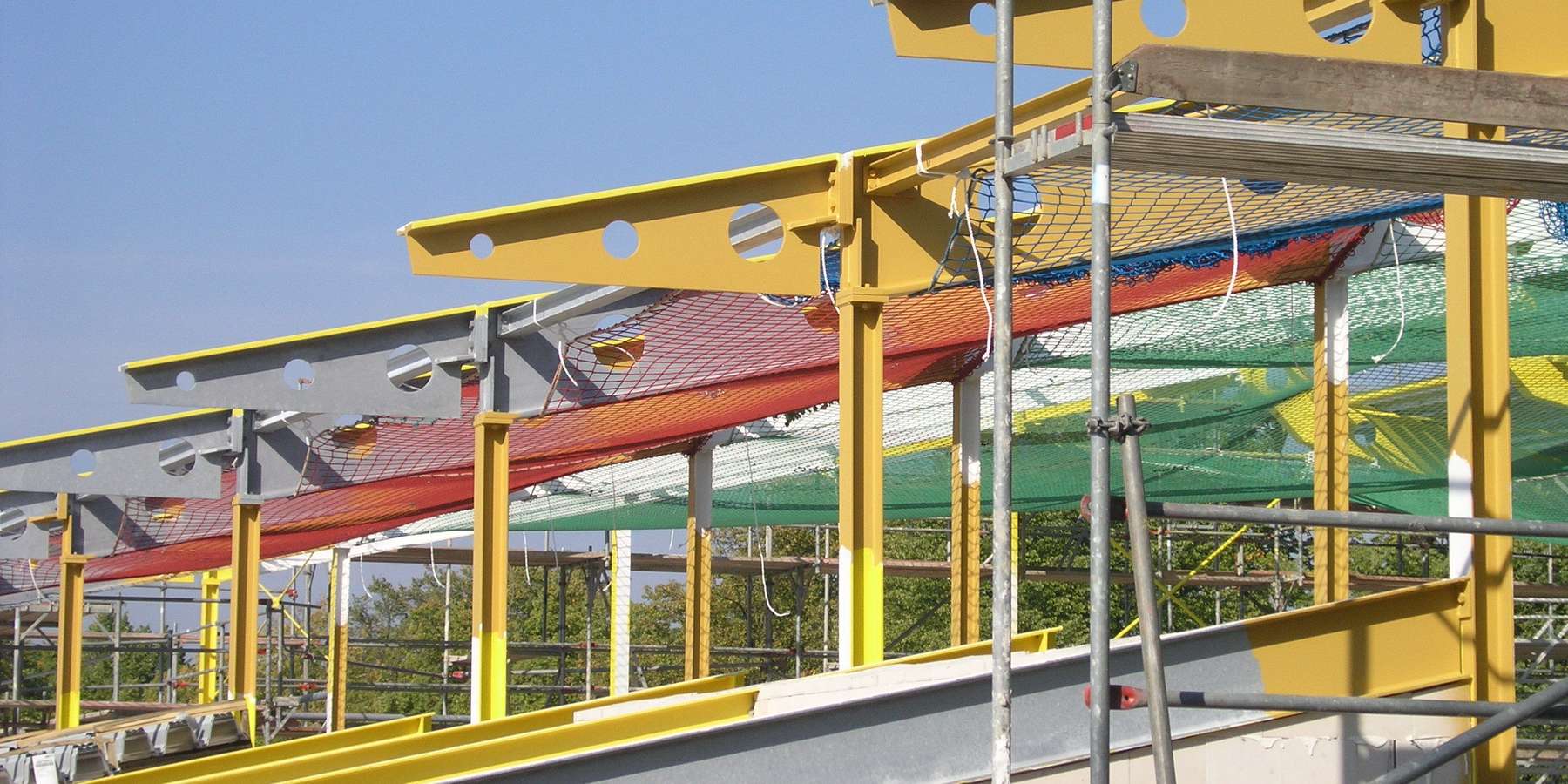 Rohbau der Sporthalle - Detail der Stahlbinder © 2005 Betrieb für Bau und Liegenschaften Mecklenburg-Vorpommern