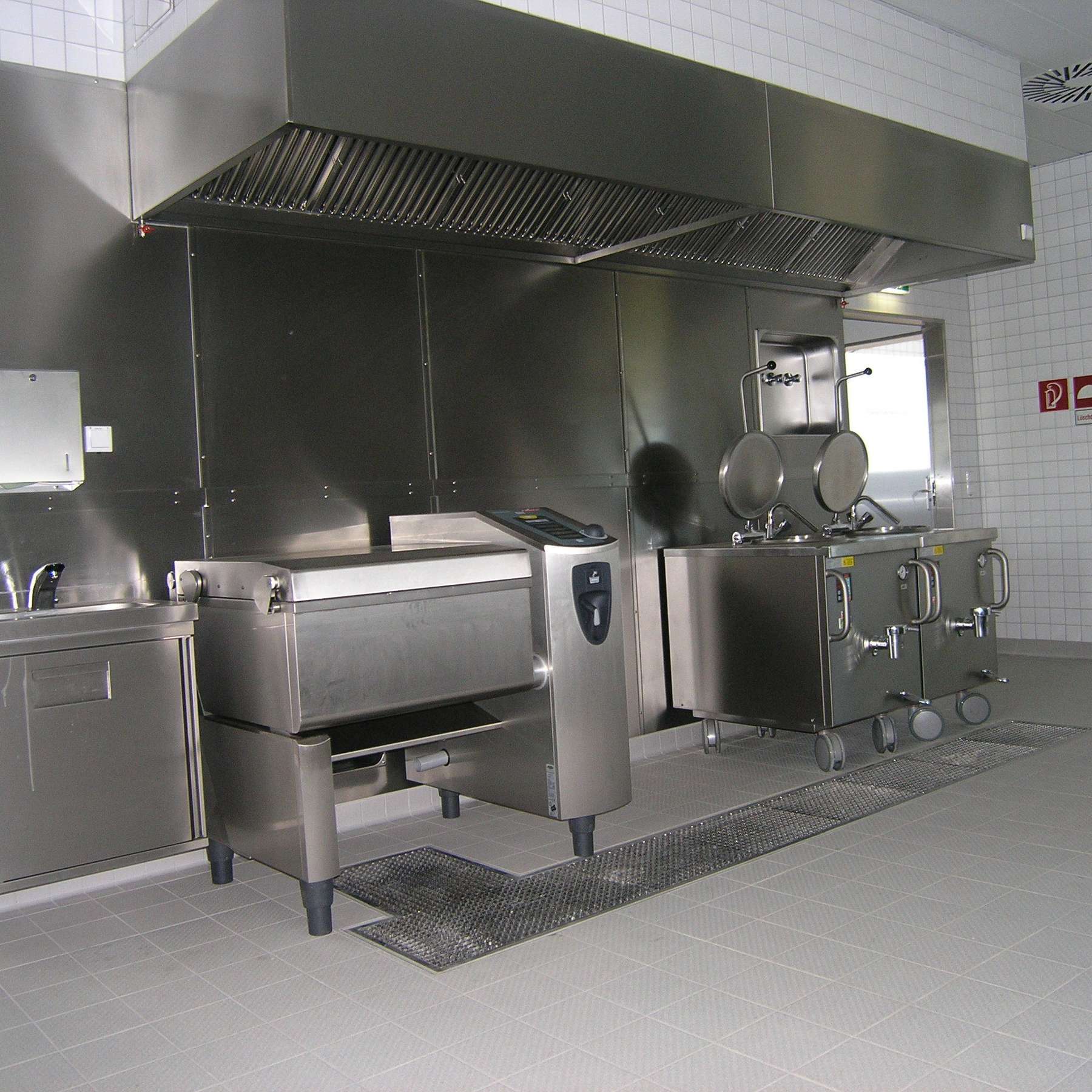 Blick in die Küche © 2006 Betrieb für Bau und Liegenschaften Mecklenburg-Vorpommern