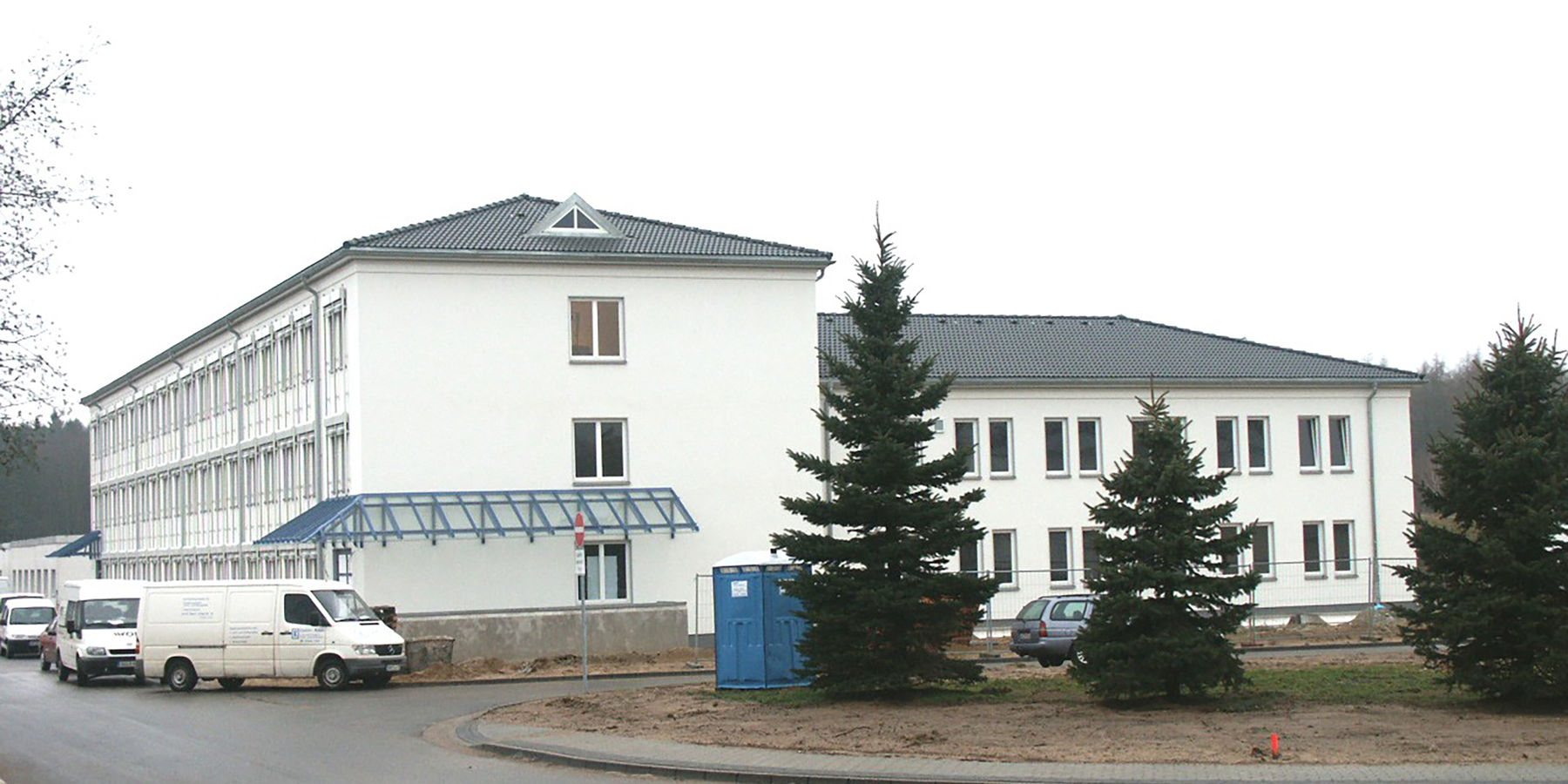 Ansicht des Funktions- und Stabsgebäudes © 2004 Betrieb für Bau und Liegenschaften Mecklenburg-Vorpommern