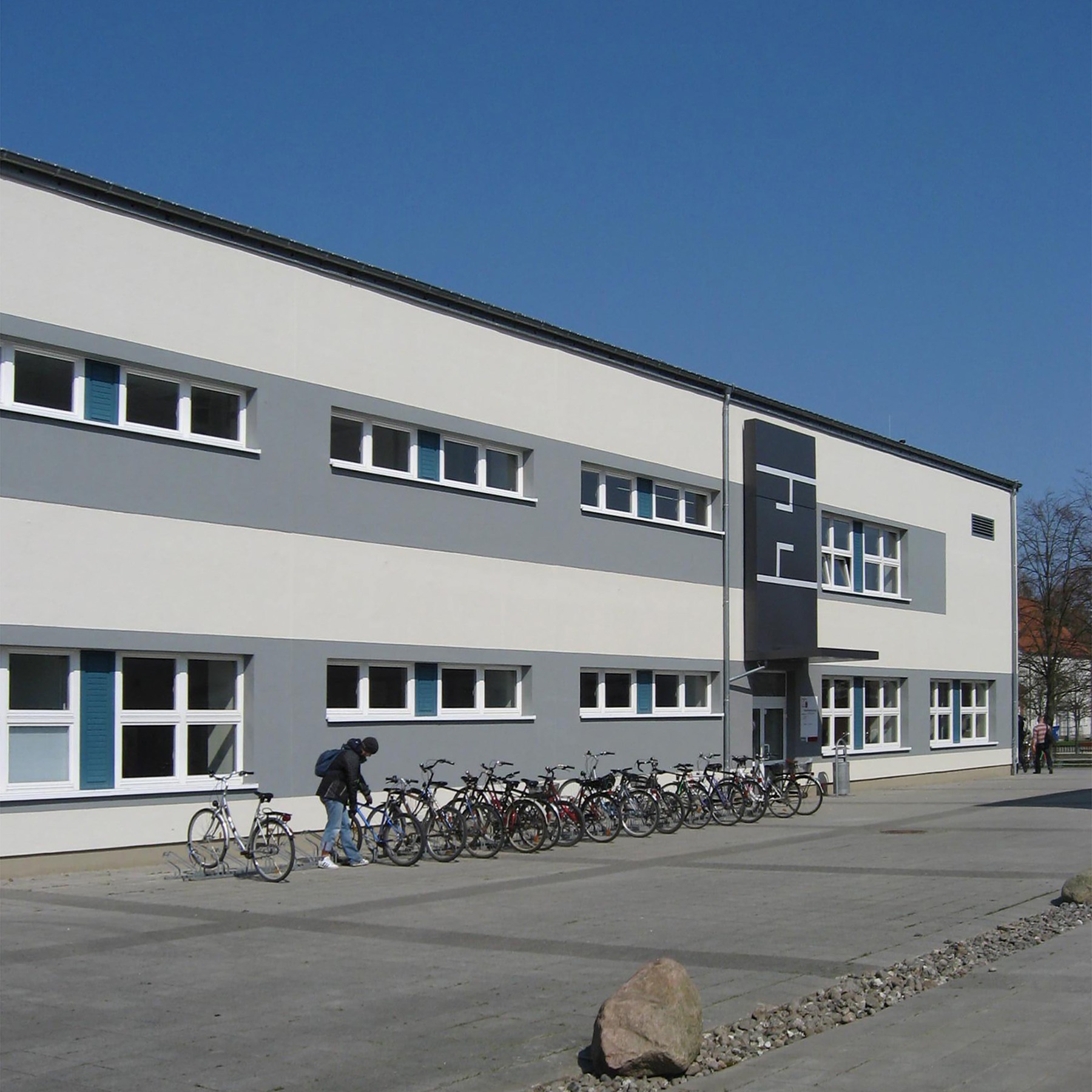 Südostfassade mit Haupteingang © 2010 Betrieb für Bau und Liegenschaften Mecklenburg-Vorpommern