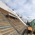 Das Dach des Südflügel während der Neueindeckung. © 2023 SBL Schwerin