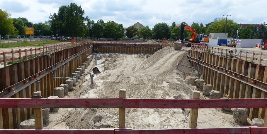 Blick in die Baugrube mit Bohrpfählen © 2023 SBL Greifswald