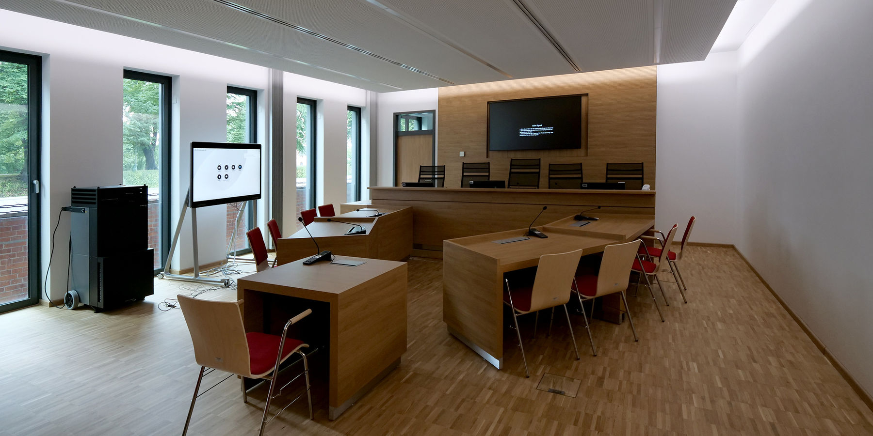 Blick in einen Sitzungssaal im Erdgeschoss © 2023 SBL Neubrandenburg