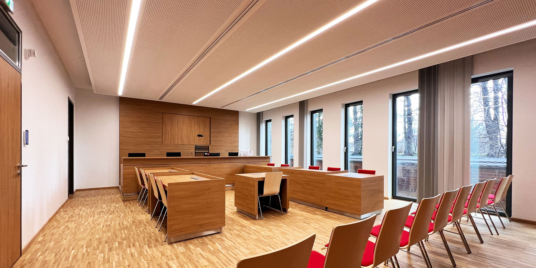 Sitzungssaal im Gerichtsgebäude © 2023 buttler architekten GmbH
