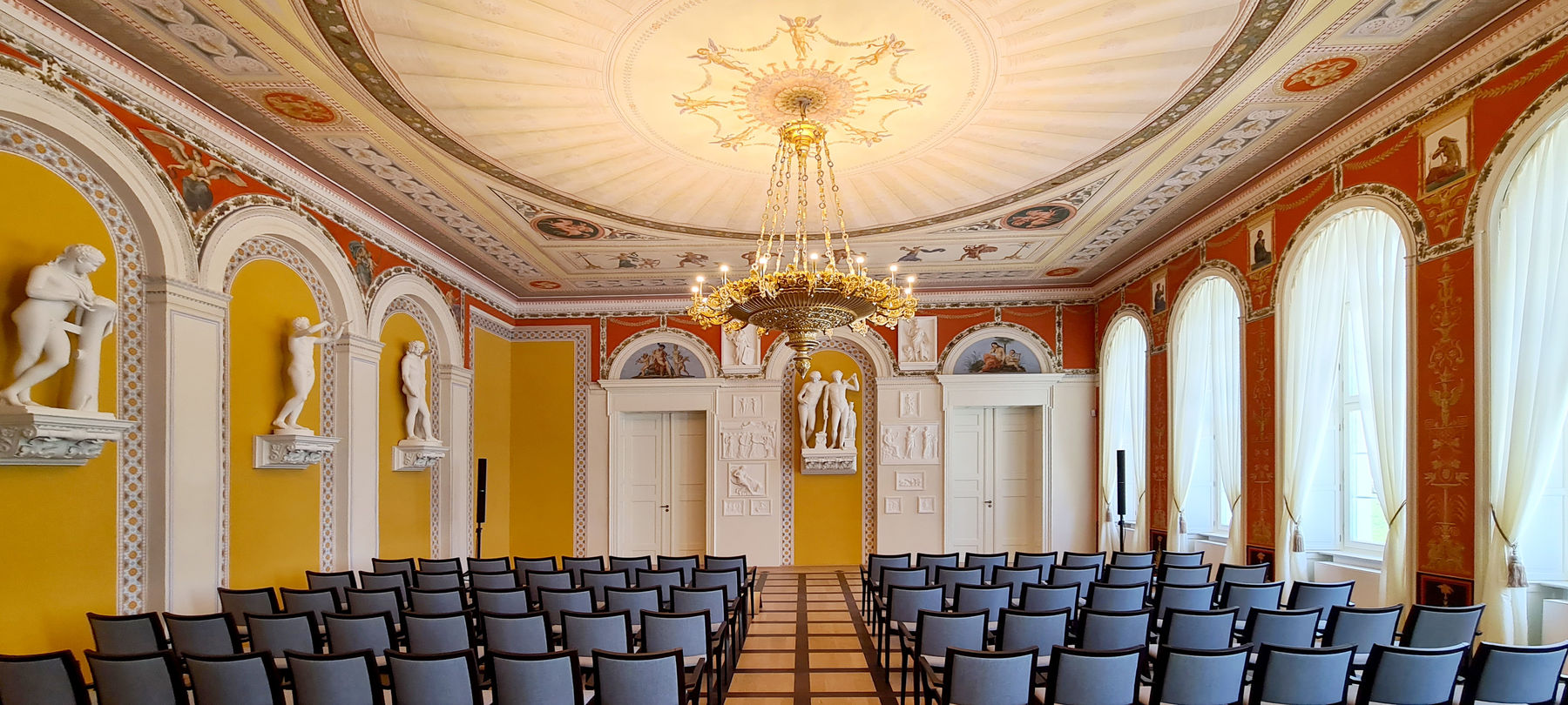 Blick in den restaurierten Gelben Saal . © 2024 SBL Neubrandenburg